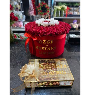 kutuda kız isteme çiçeği ve çikolata